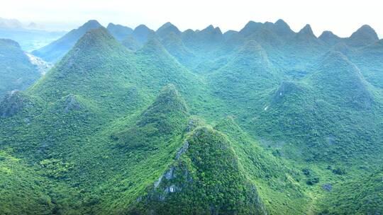 桂林漓江两岸山水风光