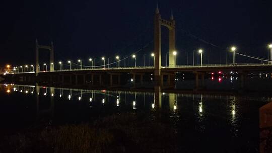 大桥下夜景