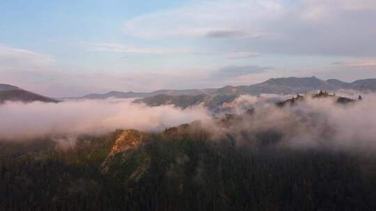 美丽的山景和云层