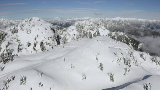 从高处俯瞰的雪山山脉视频素材模板下载