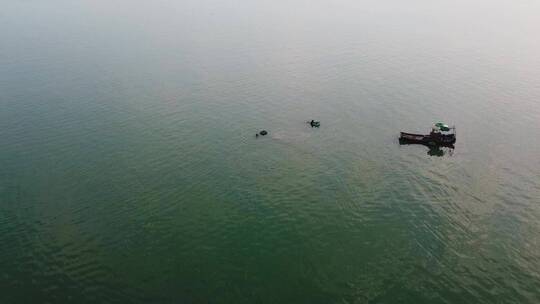 清晨的北海航拍渔船挖蛤蜊御mini