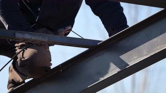 高空作业 农民工 电焊 工人 高空 焊接