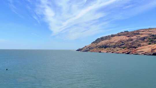 平潭海边岩石与广阔蔚蓝大海的自然风光