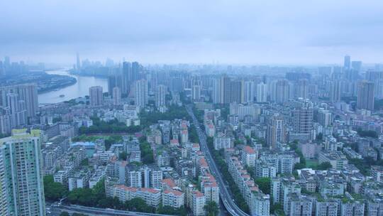 广州城市密集建筑群与公路繁忙交通车流航拍