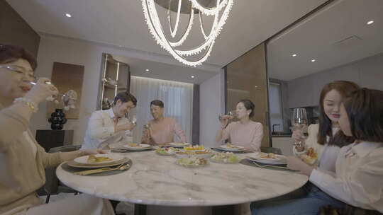 楼盘 家庭 幸福生活 幸福一家人  吃早餐