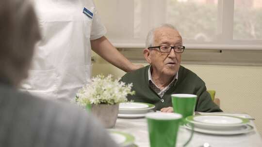 欧洲疗养院里的老人视频素材模板下载