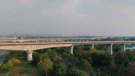 城郊高架桥高铁线路