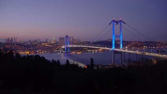 伊斯坦布尔博斯普鲁斯海峡的小米公园之夜视频素材模板下载