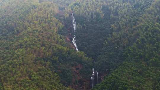 浙江湖州德清王位山惊险潭瀑布竹海