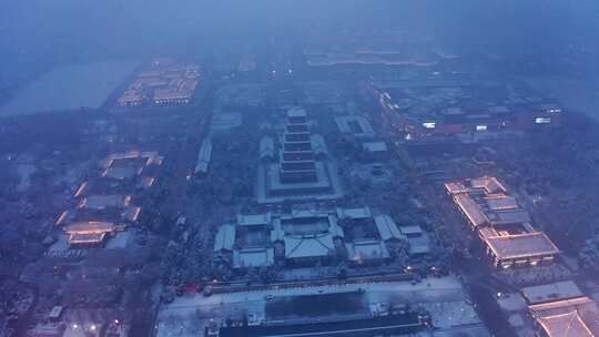 西安大雁塔亮灯雪景