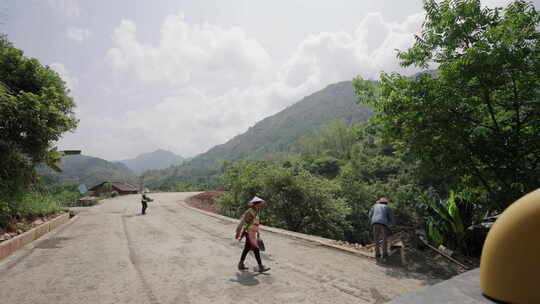 乡村道路工人劳作场景