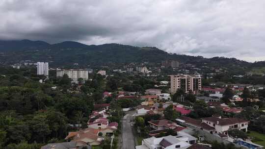 美丽的空中拍摄飞越哥斯达黎加的圣何塞。2020年新冠疫情封锁