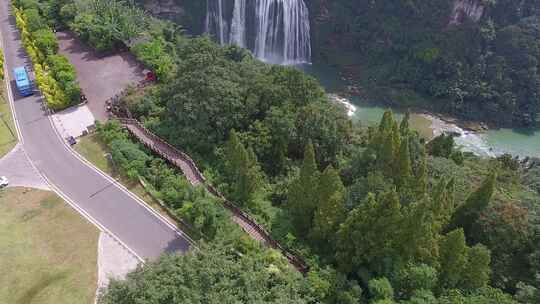 青藏高原门源油菜花海云雾草山村庄白云远山