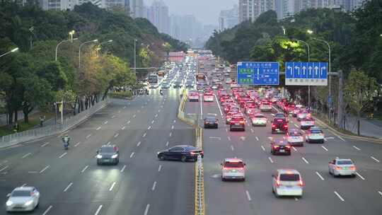 城市道路车辆行驶景象