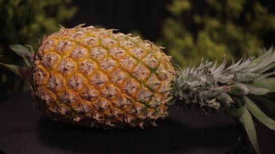 【镜头合集】表皮粗糙的整个菠萝