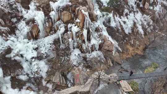 泰山九女峰峡谷冰瀑