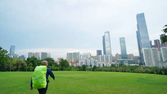 广西首府绿城南宁东盟商务区城市广场草坪