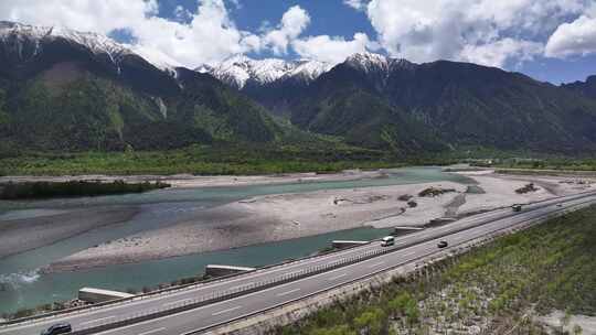 西藏林芝市尼洋河林拉高速公路自然风光航拍