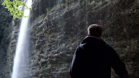 斯洛文尼亚佩里尼克瀑布美丽的瀑布。拍摄瀑