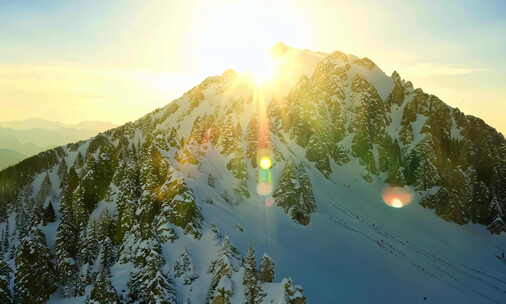 日照金山 雪山之巅 雪山 云海 山峰延时