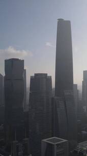 清晨雾蒙蒙的珠江新城