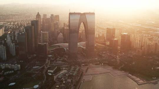 中国江苏苏州金鸡湖畔城市风景