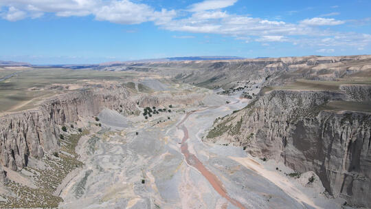 航拍新疆安集海大峡谷原始地貌自然风光