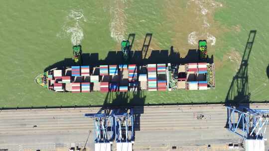 4k广州南沙港轮船停靠港口航拍视频素材模板下载