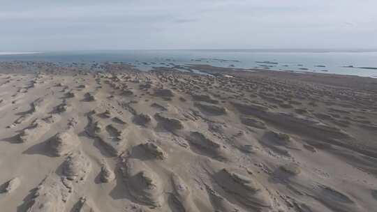 航拍青海乌素特水上雅丹风景