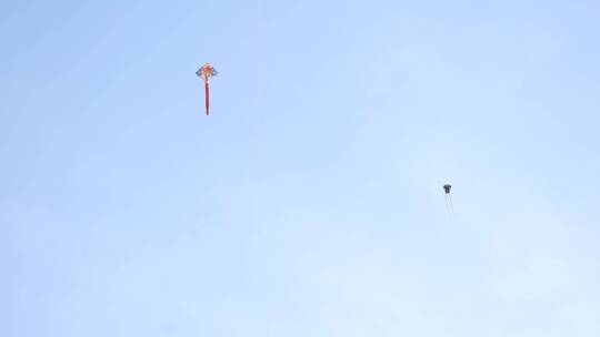 4k春天公园放风筝天上的风筝