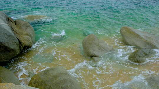 阴天海边 大海 沙滩 海浪 礁石岩石