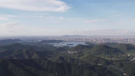 航拍杭州西湖风景区群山视频素材模板下载