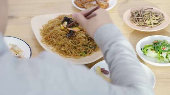 挑食  伸手拿食物 坏习惯 教育