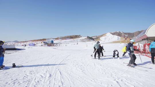 实拍滑雪运动