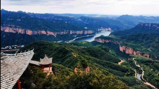 航拍绿色太行山上的风景凉亭廊桥