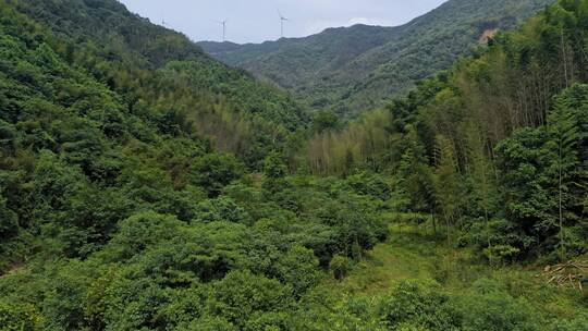 中国山区风力发电车新能源航拍视频视频素材模板下载