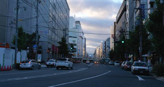 日落夕阳日本城市街头