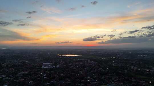 4K航拍夕阳下老挝首都万象城市风光