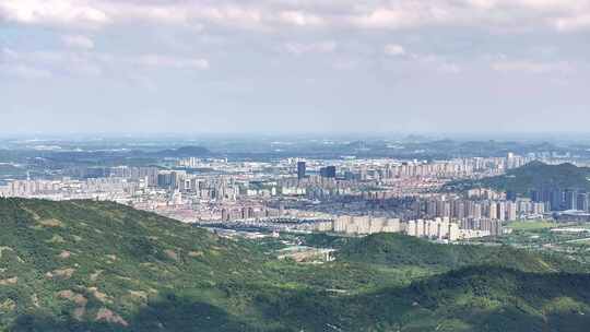 航拍山区城市全景