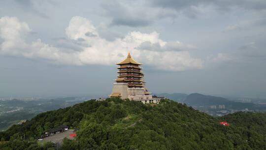 航拍湖北黄石东方山4A景区金顶