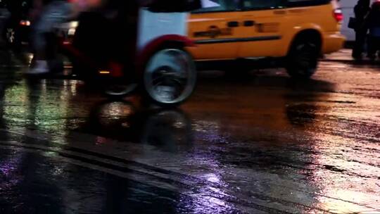 雨夜的交通视频素材模板下载