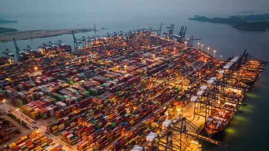 深圳盐田港港口繁忙运输全球贸易航拍延时