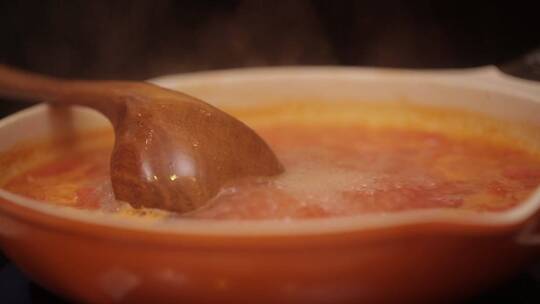厨师煮番茄汤 (6)视频素材模板下载