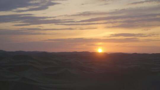 晚霞 沙漠落日 长焦电影感