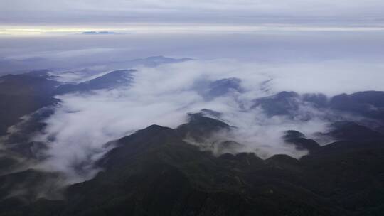 清晨云海高山