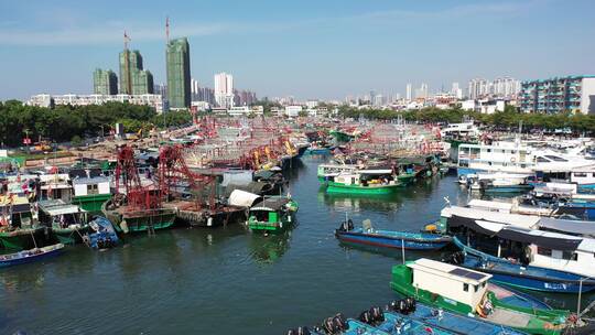 航拍广西北海北部湾海洋侨港码头繁忙的渔船