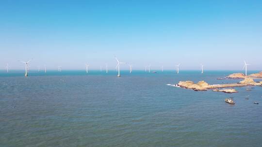 大海航拍海上风车发电平潭海岸线风电视频素材模板下载