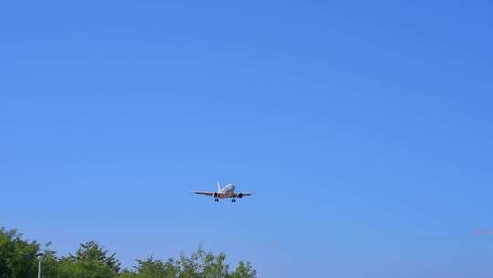 国际航空 飞机 航班 飞机降落 高崎机场视频素材模板下载