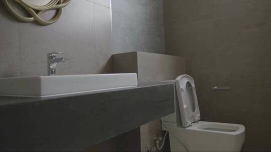 现代家庭的浴室内部视频素材模板下载