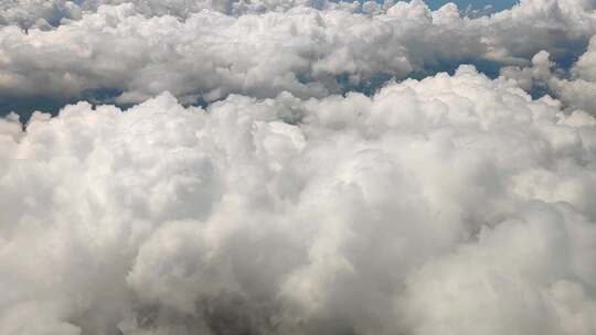飞机窗外的云景风光